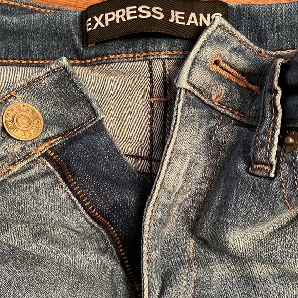 Express Distressed Jean Shorts - Picture 7 of 11